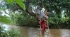 wanafunzi wakivuka mto.jpg