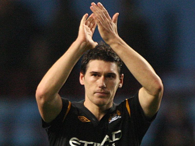 Villa-v-Man-City-Gareth-Barry-clap_2369597.jpg