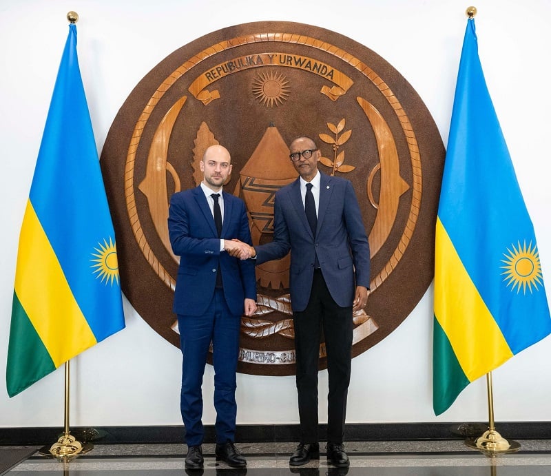 Rais Kagame akimpokea Waziri Jean-Noël Barrot