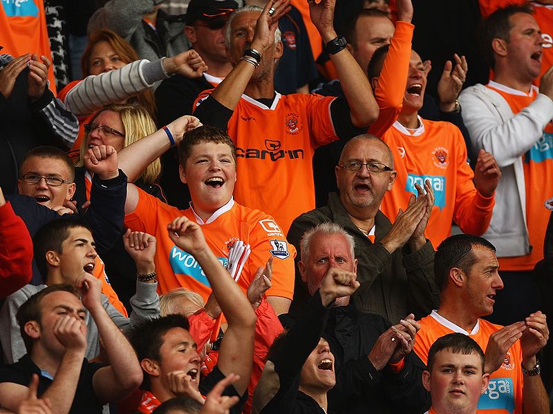 Blackpool-fans-Premier-League_2495510.jpg