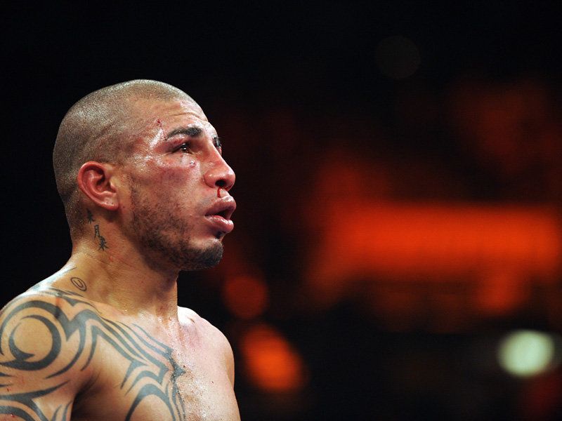 Miguel-Cotto-battered_2384912.jpg
