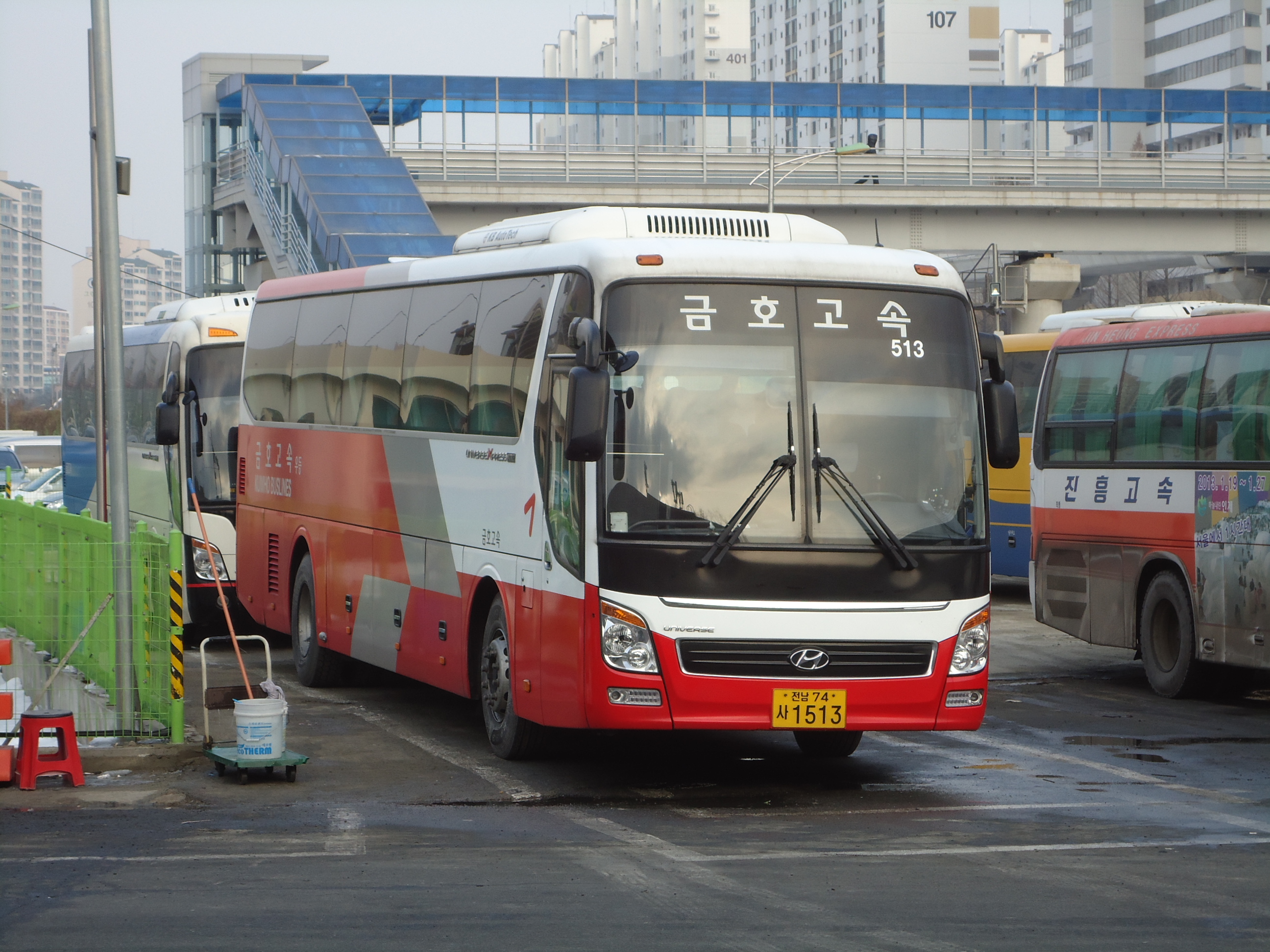 Kumho_Buslines.JPG