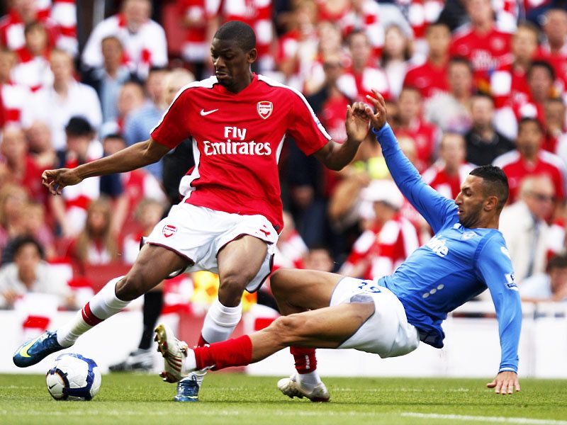 Abou-Diaby-Arsenal-Portsmouth-Premier-League-_2351175.jpg