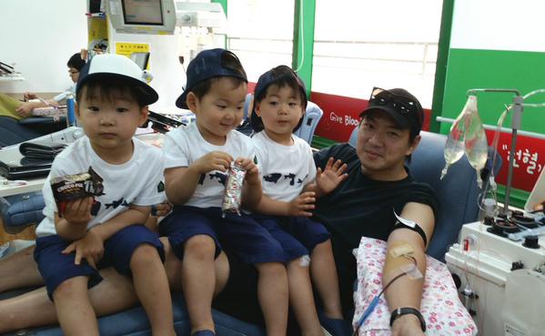 song-il-kook-blood-donation-cute-triplets.jpg