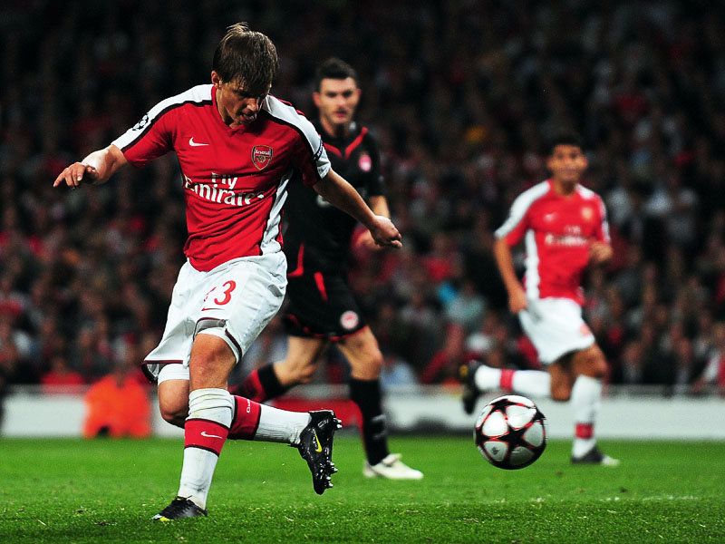 Andrey-Arshavin-Arsenal-Olympiakos-Champions-_2366909.jpg