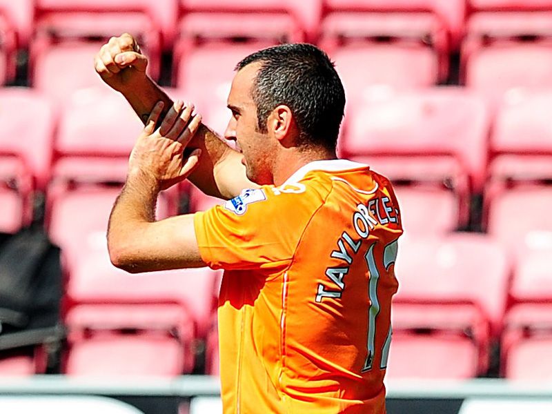 Wigan-v-Blackpool-Gary-TaylorFletcher-celeb_2487688.jpg