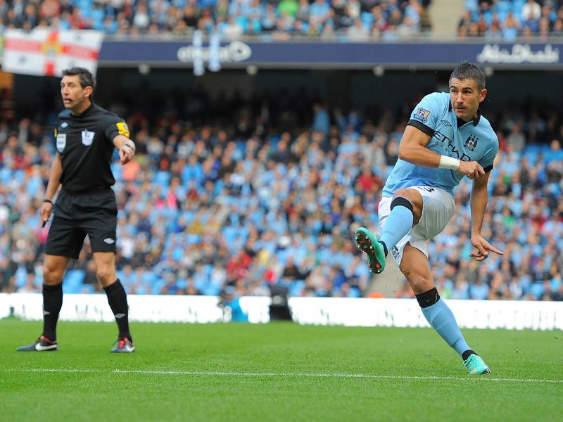 Aleksandar-Kolarov-Manchester-City-Sunderland_2840416.jpg
