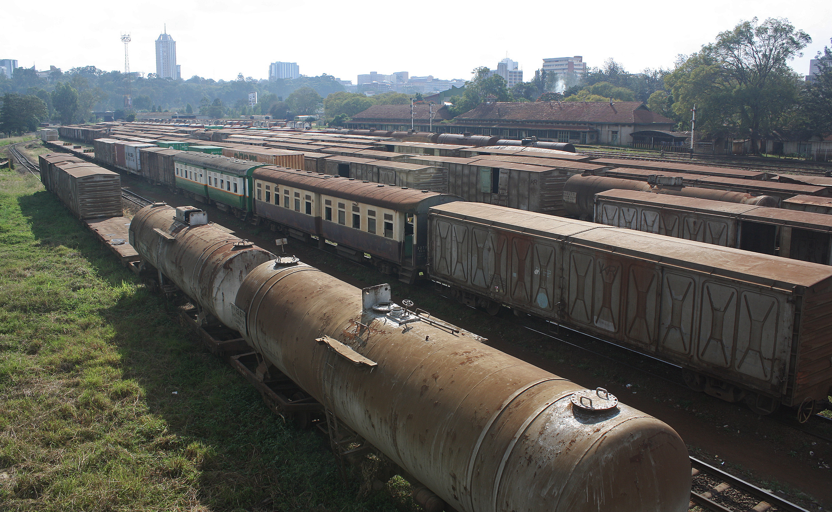 Nairobi_railway_station_yard.jpg