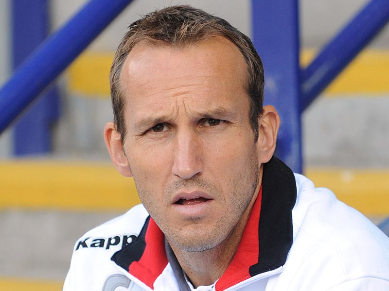 Bolton-v-Fulham-Mark-Schwarzer-bench_2487559.jpg