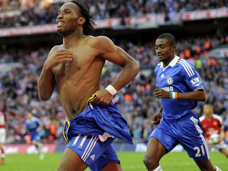 didider-drogba-arsenal-celeb_2181908.jpg