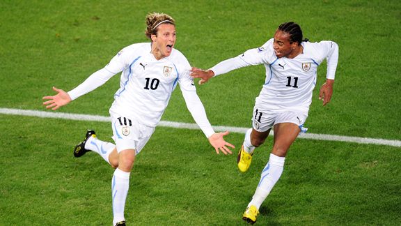soc_g_forlan1x_576.jpg