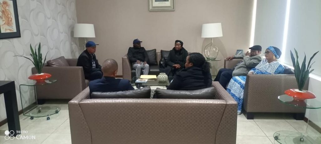 Theretunofmomade.fb_-1