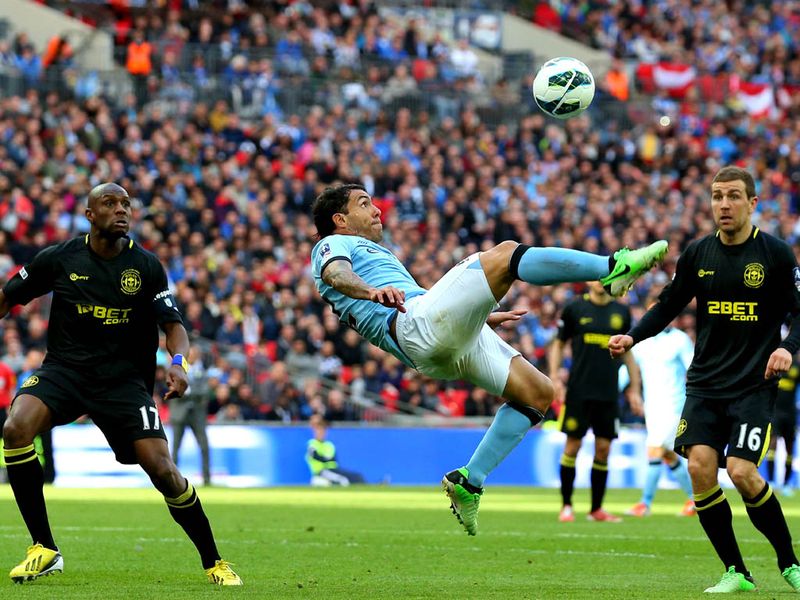 Manchester-City-v-Wigan-Carlos-Tevez-overhead_2942974.jpg