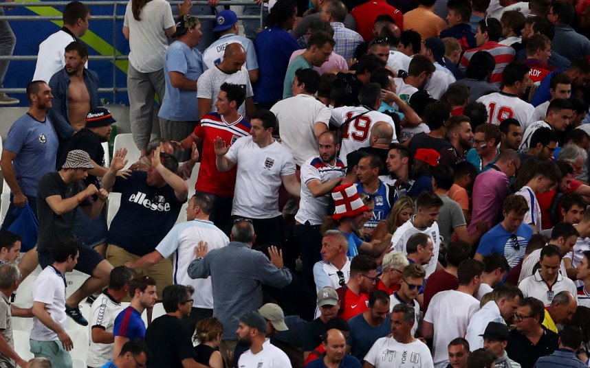 CkvnfNyXIAAxM38.jpg:large