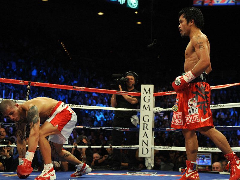 Miguel-Cotto-touches-down_2384936.jpg