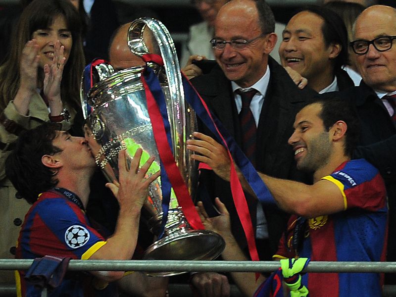 Lionel-Messi-Trophy-Barcelona-Champions-Leagu_2602933.jpg