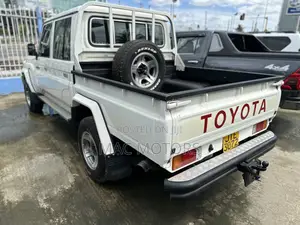 Toyota Land Cruiser 2021 White