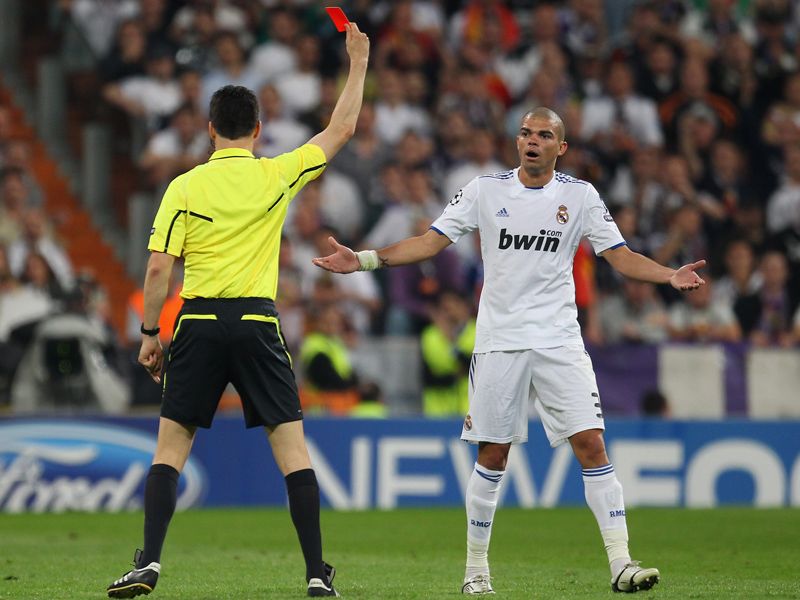 Pepe-Red-Card-Real-Madrid-Barcelona-Champions_2590416.jpg