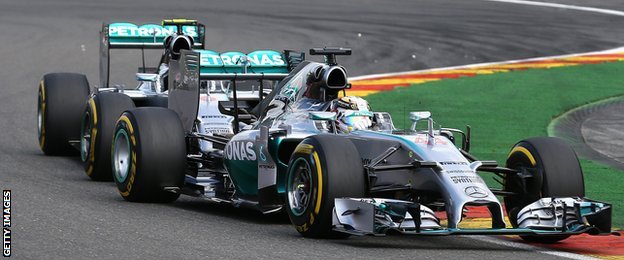 _77214839_rosberg_hamilton_collision_getty.jpg