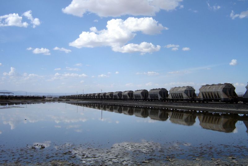 Soda_train%2C_Magadi%2C_Kenya.jpg