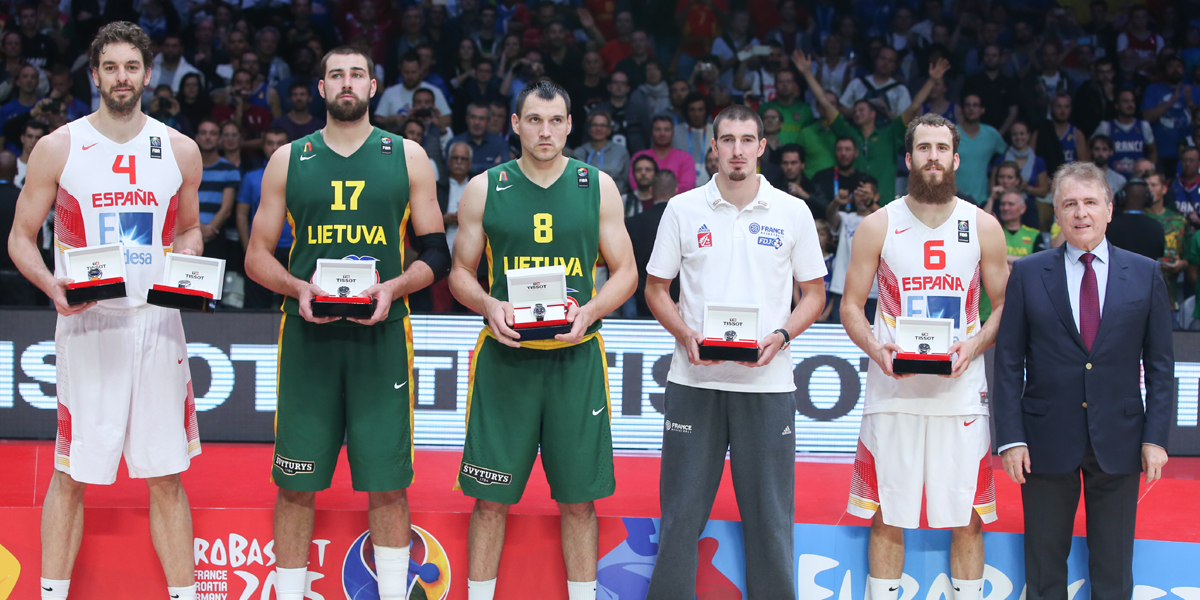 CPYABRRUAAUozLd.png:large