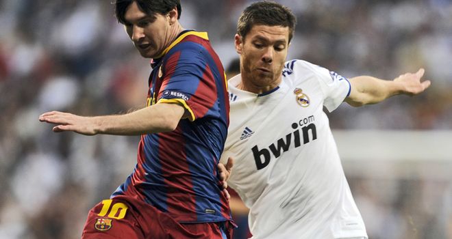 Lionel-Messi-Xabi-Alonso-Real-Madrid-Barcelon_2590392.jpg