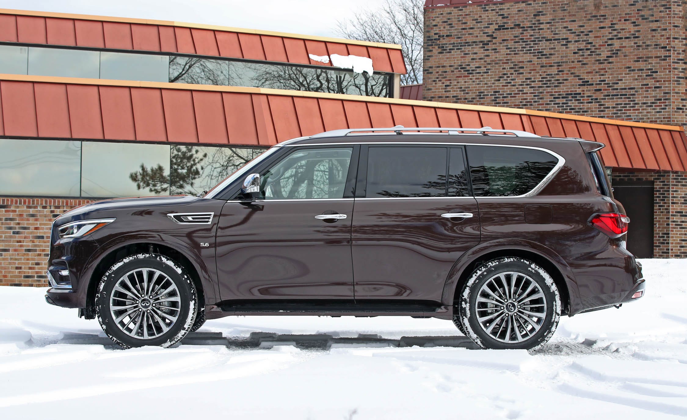 2018-infiniti-qx80-awd-115-1528916928.jpg