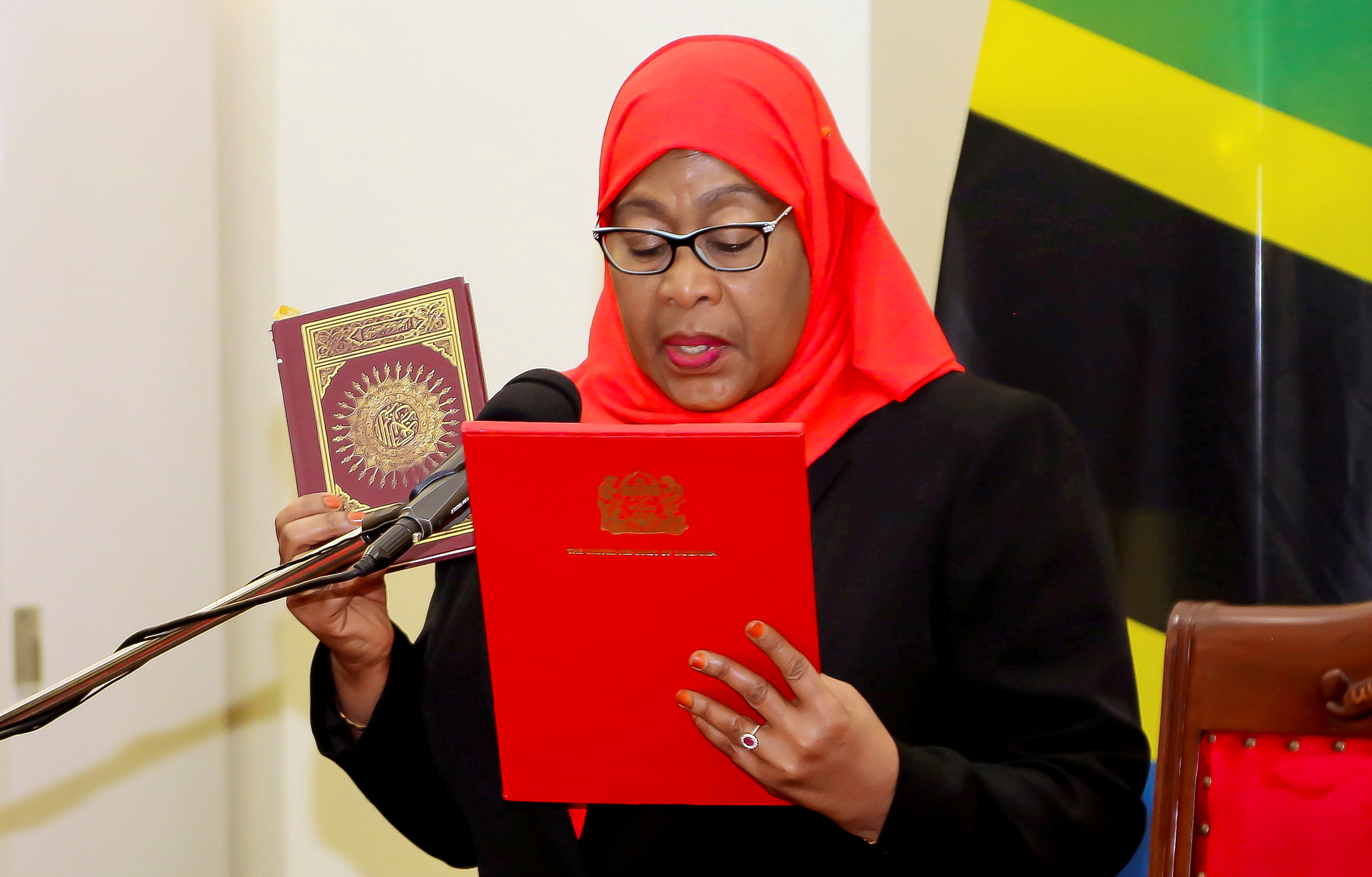 Tanzania's new President Samia Suluhu Hassan takes the oath of office after the death of predecessor John Magufuli, in Dar es Salaam, Tanzania, March 19, 2021. REUTERS/Stringer/File Photo