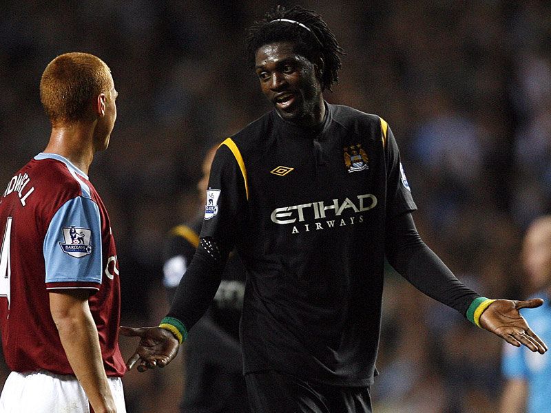 Villa-v-Man-City-Steve-Sidwell-Emmanuel-Adeba_2369580.jpg