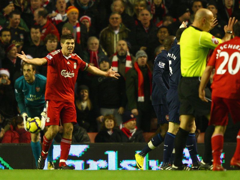 Steven-Gerrard-Gallas-Liverpool-Arsenal-Premi_2396733.jpg