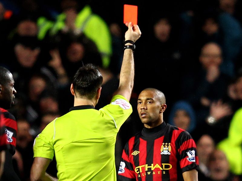 Chelsea-v-Man-City-Gael-Clichy-red-card_2690404.jpg
