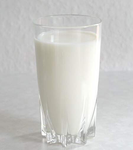 450px-Milk_glass.jpg