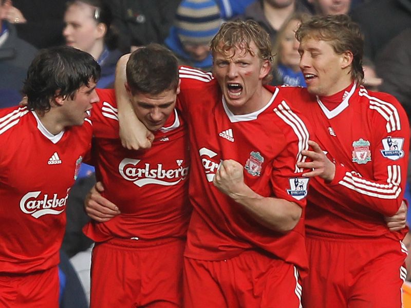 Liverpool-v-Everton-Dirk-Kuyt-mobbed_2416260.jpg