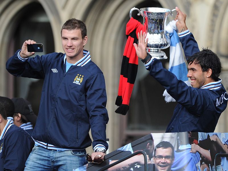Carlos-Tevez-Manchester-City-homecoming-FA-Cu_2600449.jpg