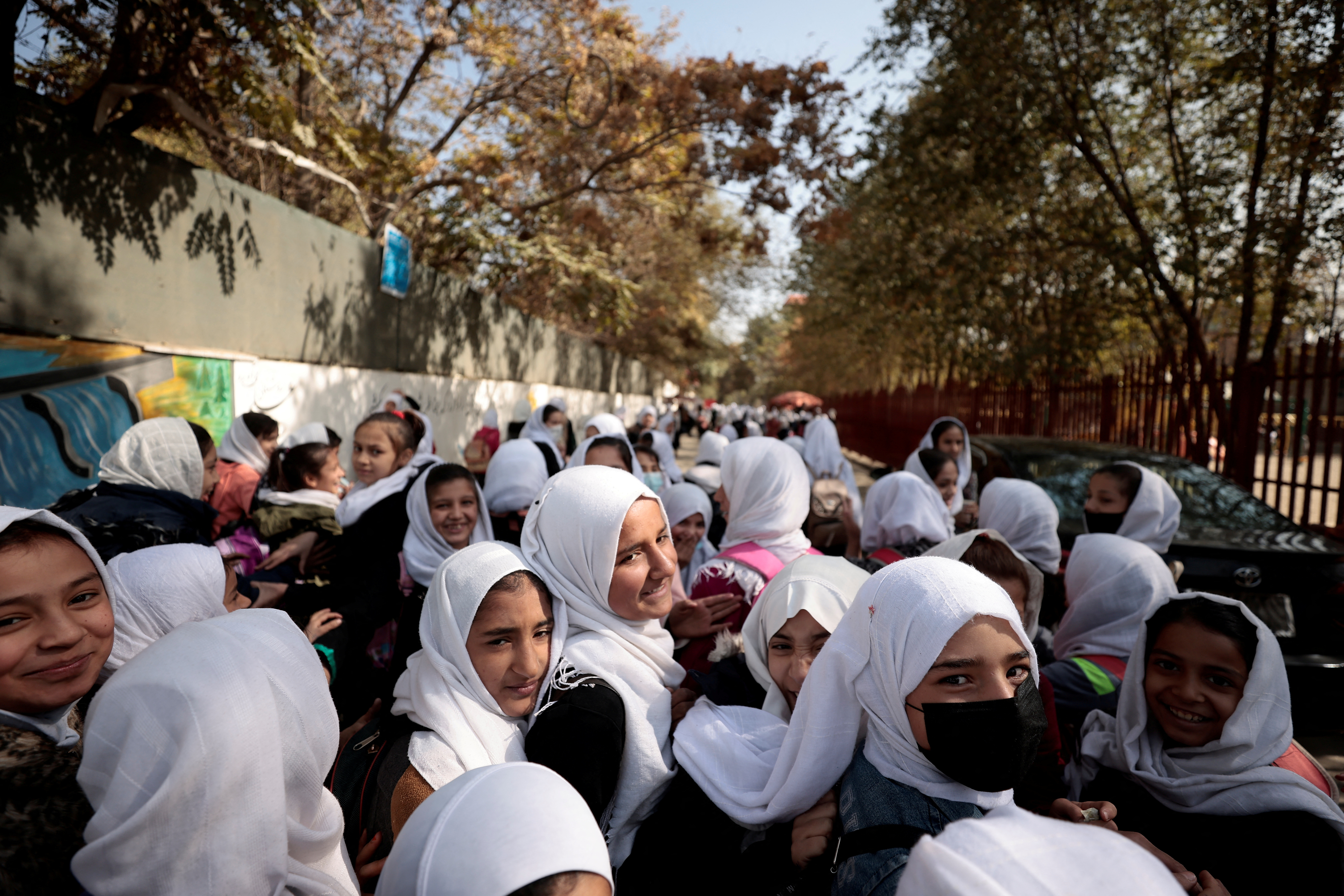 Afghan girls leave primary school after classes