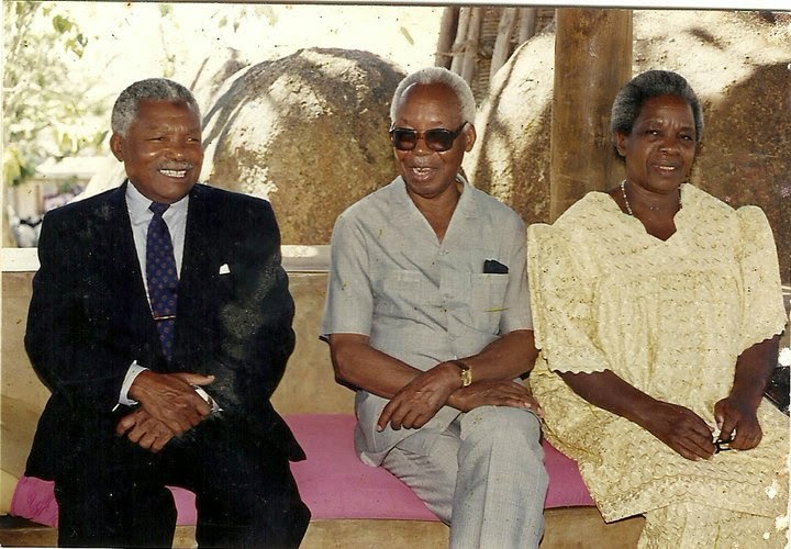 Mwinyi+Nyerere.jpg