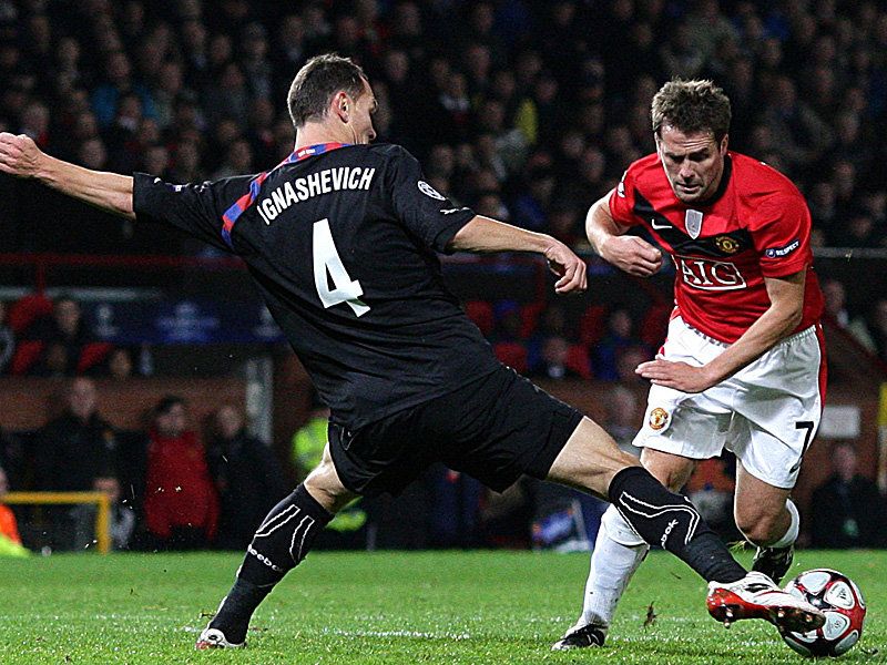 Sergei-Ignashevich-Michael-Owen-Man-U-v-CSKA-_2380296.jpg