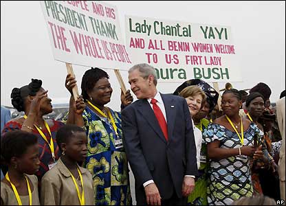_44431252_bushladies_ap416.jpg