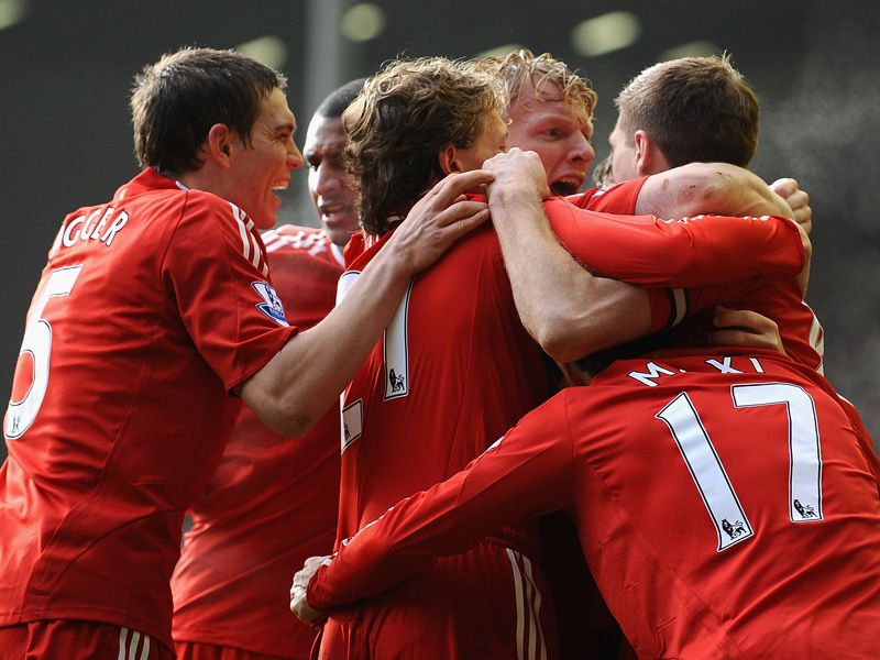 Liverpool-v-Everton-Dirk-Kuyt-mobbed-again_2416279.jpg