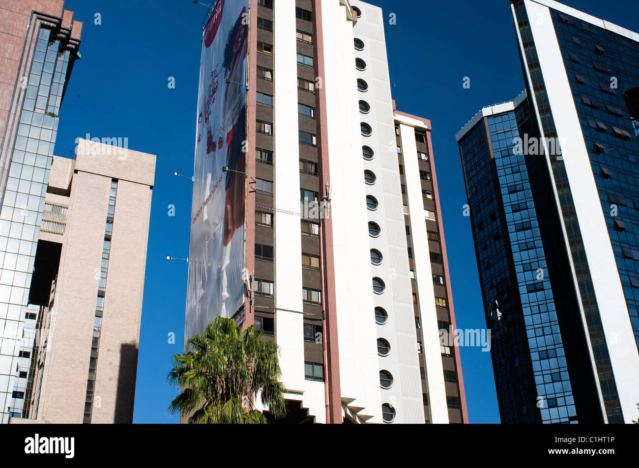 cbd-buildings-in-city-centre-west-nairobi-kenya-C1HT1P.jpg