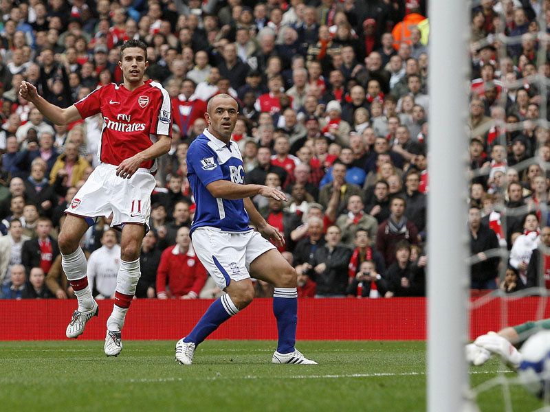 Robin-van-Persie-Arsenal-Birmingham-City-Prem_2373696.jpg