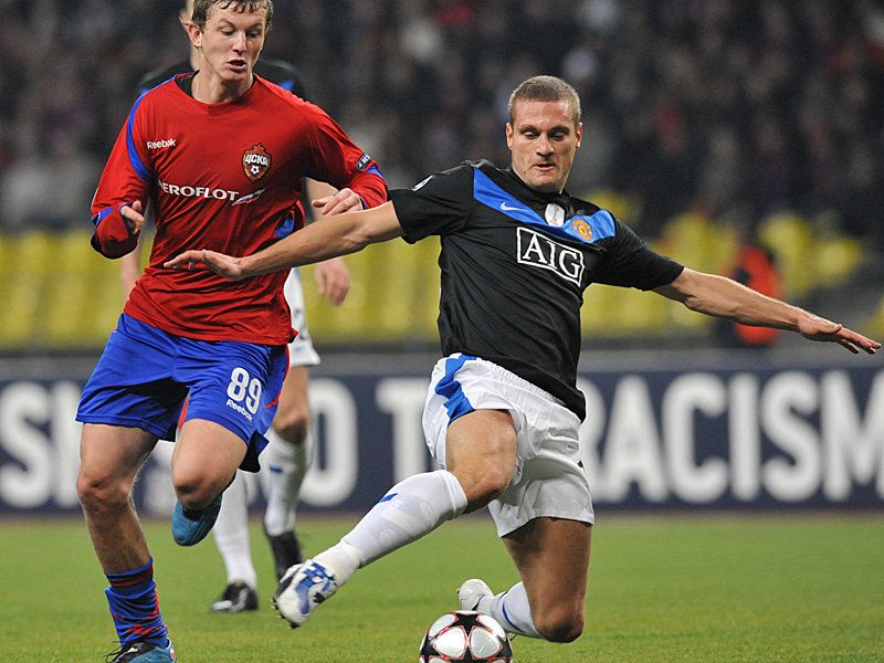 Tomas-Necid-Nemanja-Vidic-CSKA-Moscow-v-Man-U_2375482.jpg