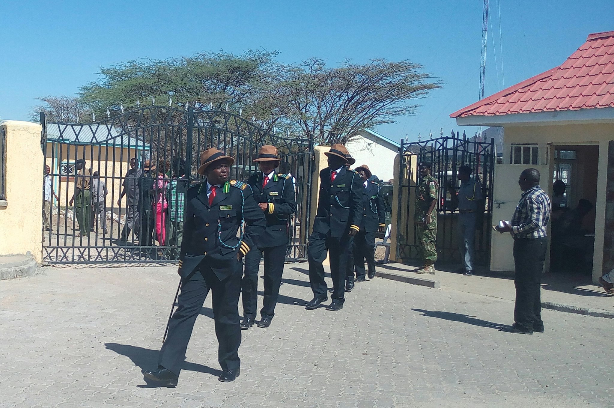 C7gTXpEXgAA_OyV.jpg:large