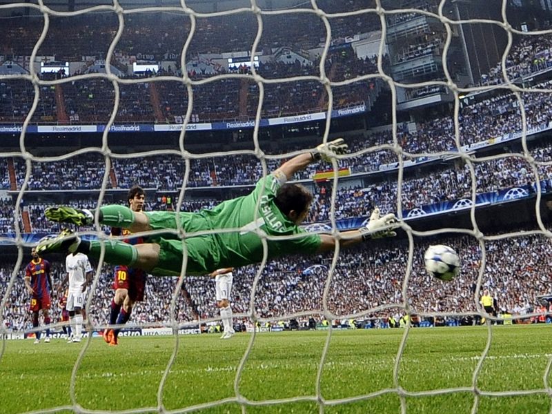 Iker-Casillas-Real-Madrid-Barcelona-Champions_2590405.jpg