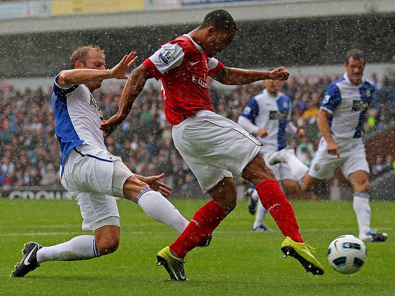 Theo-Walcott-Blackburn-Arsenal-Premier-League_2495365.jpg