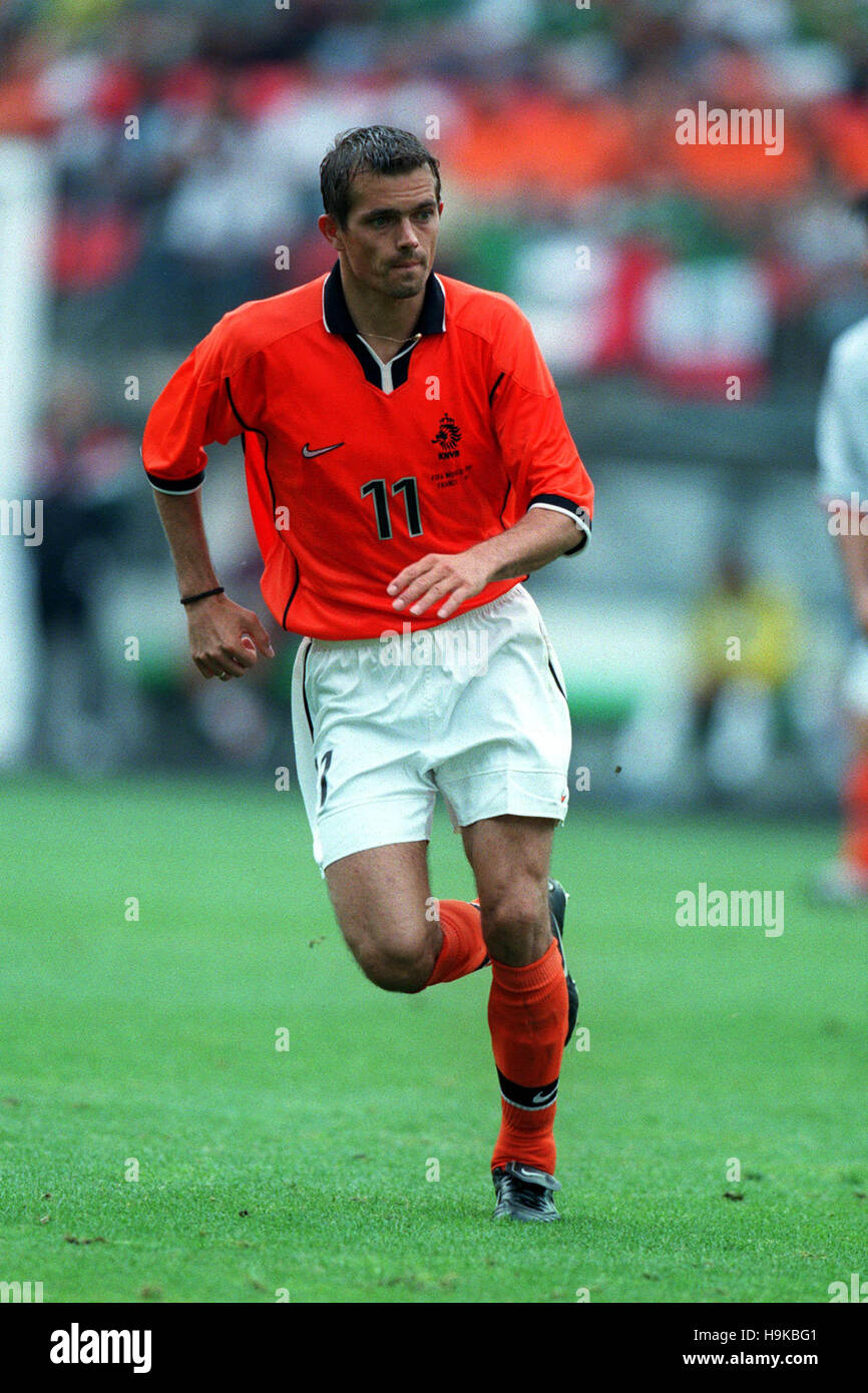 phillip-cocu-holland-25-june-1998-H9KBG1.jpg