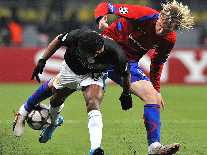 Nani-Milo-Krasic-CSKA-Moscow-v-Man-United_2375478.jpg