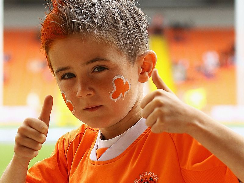 Mascot-Kian-Kelly-Blackpool-Premier-League_2495395.jpg