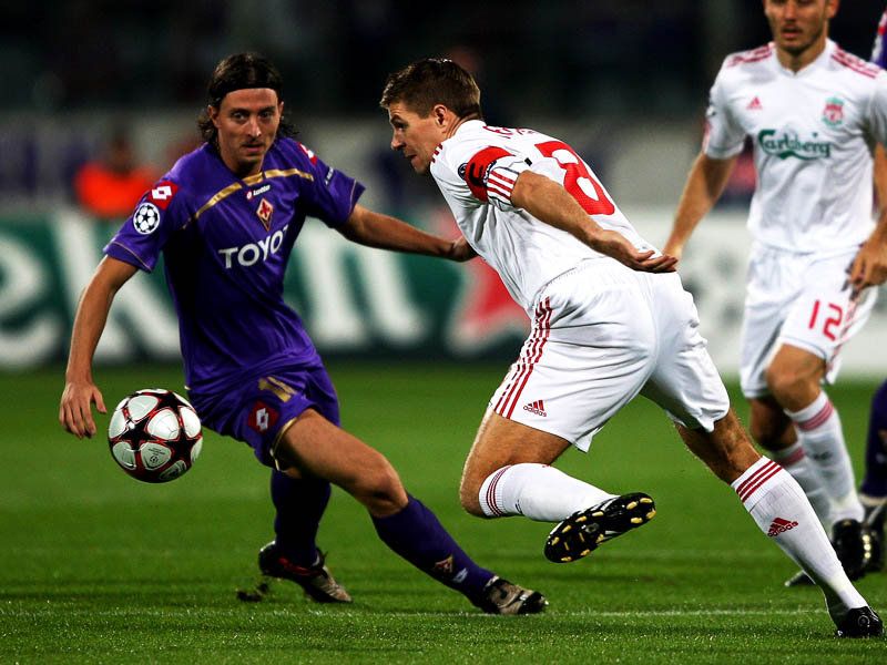 Steven-Gerrard-Fiorentina-Liverpool-Champions_2366878.jpg