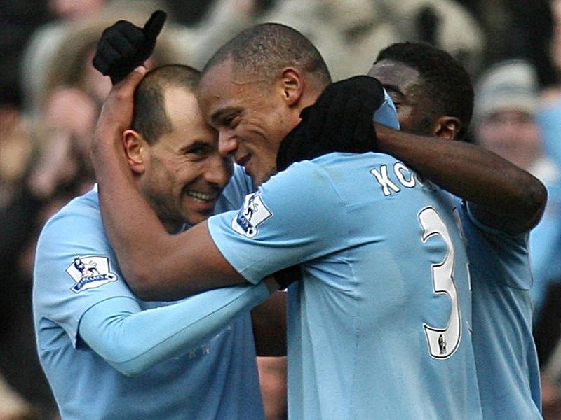 Vincent-Kompany-Manchester-City-Premier-Leagu_2413770.jpg